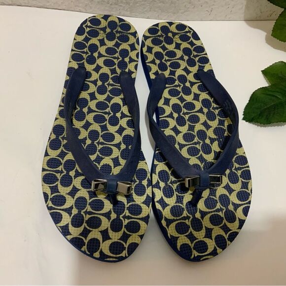 Coach Amel Blue and Tan Rubber Signature C Flip Flop Sandals Silver Bow Size 7-8 - Picture 1 of 10
